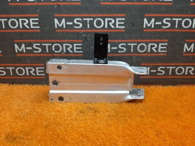 Кронштейн усилителя бампера Mercedes-Benz E-Class 2010 A2126200695 W212 271.860, передний правый