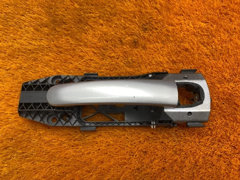 Ручка двери внешняя Volkswagen Tiguan 2009 5N0837205M 5N CAWA, передняя правая