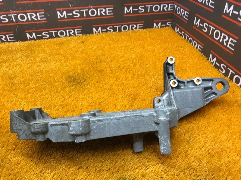 Кронштейн генератора Volvo S80 2003-2006 9497106 TS B5244S2