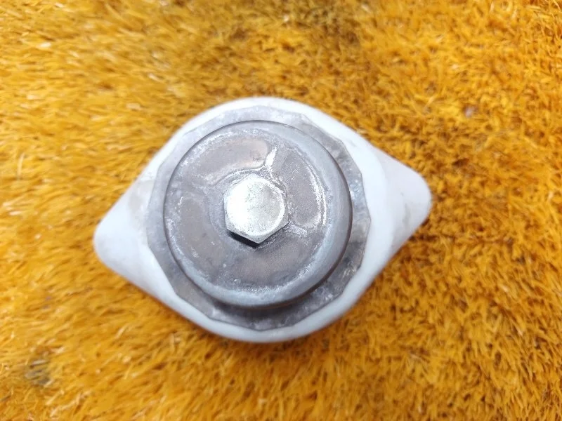 Подушка кпп Volkswagen Passat 2003-2005 8D0399151 B5/3B AZM, левая