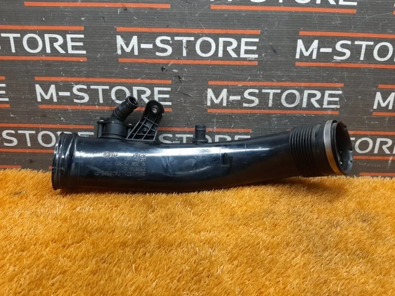 Патрубок интеркулера Bmw X5 13717605585 E70 N55B30A