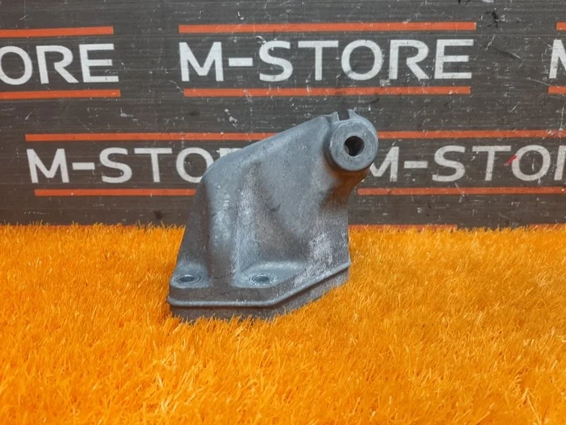 Кронштейн подушки двигателя Mercedes-Benz R-Class A6422230204 W251 642.950, левый