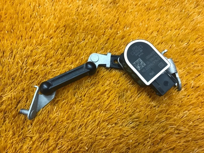 Датчик высоты дорожного просвета Bmw 5-Series 2011 37146784072 F10 N20B20B, передний левый