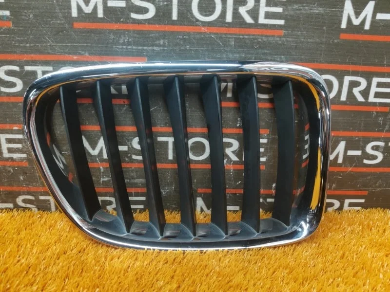 Решетка радиатора Bmw X1 2010 51112993308 E84 N46B20B, передняя правая