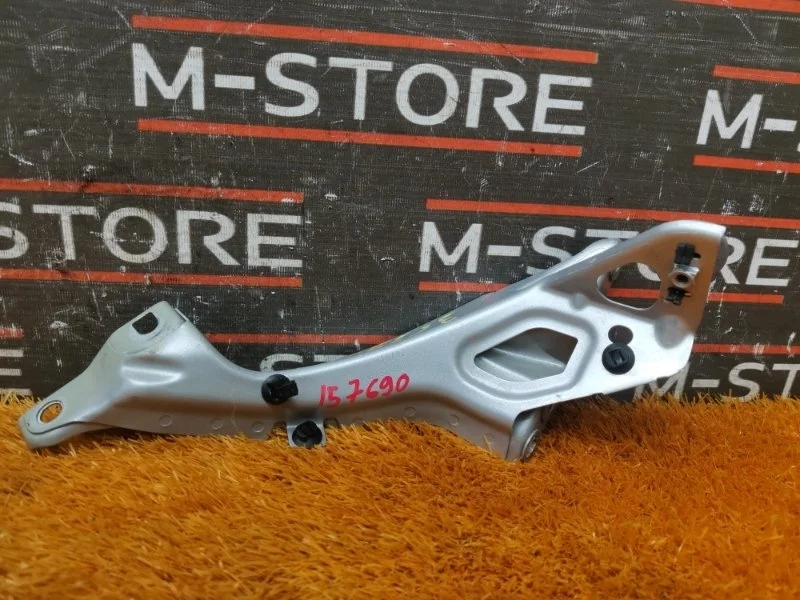 Крепление крыла Audi A6 2012 4G0821135A C7/4G CHVA, переднее левое