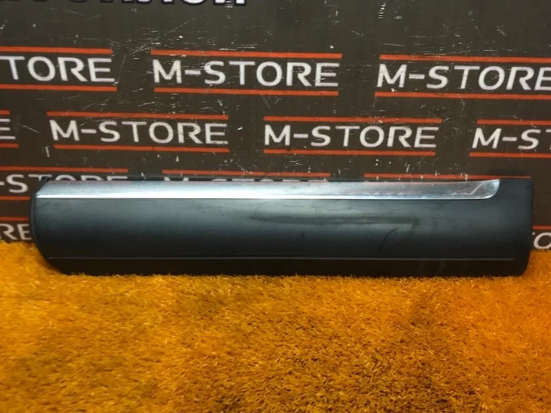 Молдинг на дверь Volkswagen Touareg 2007 7L6839787G 7L BAR, задний левый