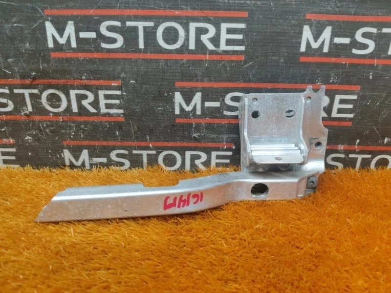 Кронштейн радиатора Bmw 7-Series 2009 17117583120 F01 N63B44A, правый