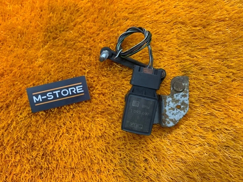 Датчик высоты дорожного просвета Bmw 6-Series 2004 1093697 E64 N62B44A, задний правый