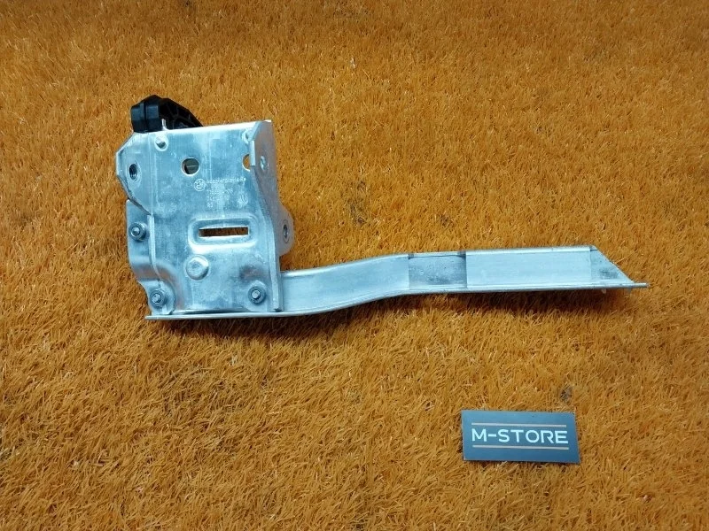 Кронштейн радиатора Bmw 7-Series 2009 17117583120 F01 N54B30A, правый