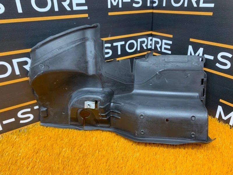 Воздуховод радиатора Bmw 6-Series 2004 51747052470 E63 N62B44A, правый