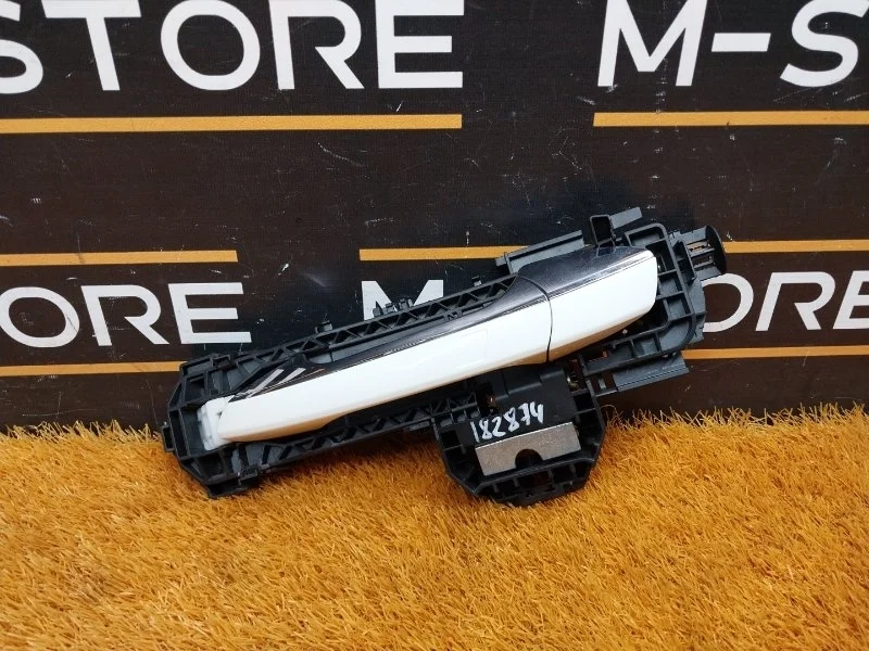 Ручка двери внешняя Mercedes-Benz Cla-Class 2015 A2047602834 C117 270.910, передняя левая