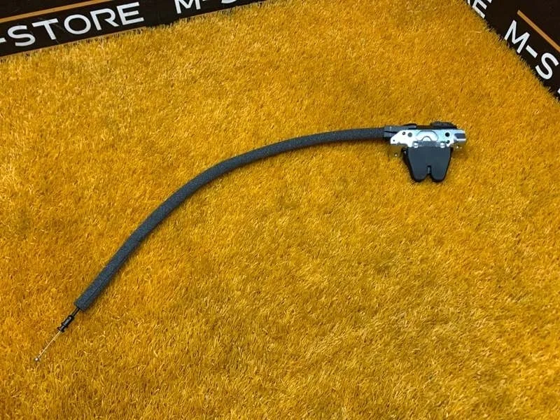 Замок багажника Mercedes-Benz C-Class 2014 A2047500485 W205 274.910