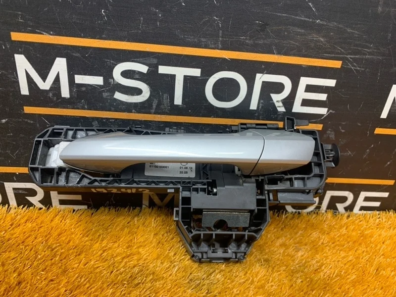 Ручка двери внешняя Mercedes-Benz A-Class 2013 A2047601900 W176 270.910, передняя левая