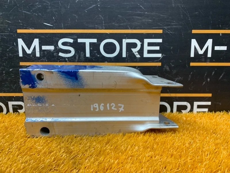 Кронштейн усилителя бампера Mercedes-Benz C-Class 2010 A2046201195 W204 271.860, передний левый