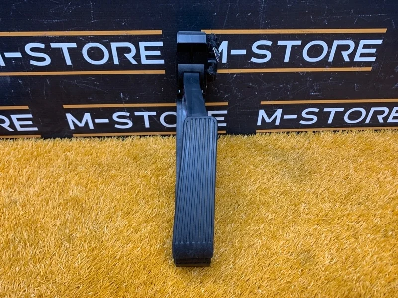 Педаль газа Mercedes-Benz S-Class 2005 A2203000104 W221 273.961