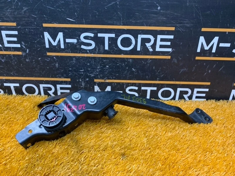 Кронштейн фары Mercedes-Benz C-Class 2010 A2048800130 W204 271.860, левый