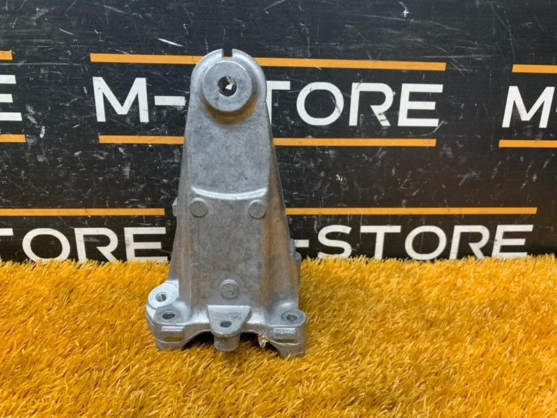 Кронштейн подушки двигателя Mercedes-Benz C-Class 2014 A2742234304 W205 274.920, левый