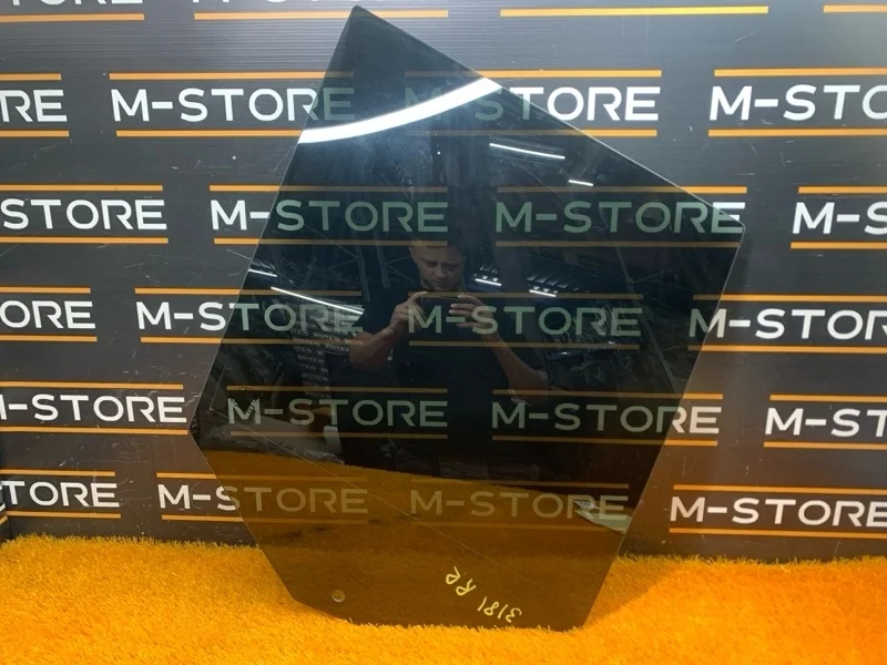 Стекло боковое Land Rover Range Rover 2003 CVB000041 L322 M62B44, заднее правое