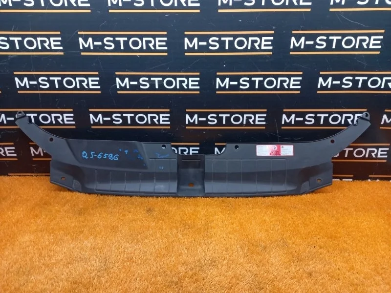 Накладка замка капота Audi Q5 2009 8R0807081 8R CDNC