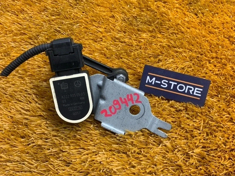 Датчик высоты дорожного просвета Mercedes-Benz C-Class 2014 A2229050503 W205 274.920, передний левый