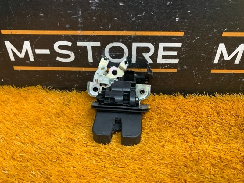 Замок багажника Audi Q5 2013 8K9827505A 8R CTVA