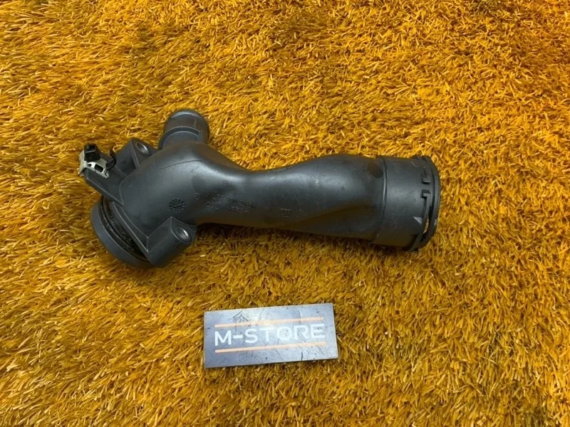 Патрубок системы охлаждения Mercedes-Benz E-Class 2009 A2712002056 C207 271.860