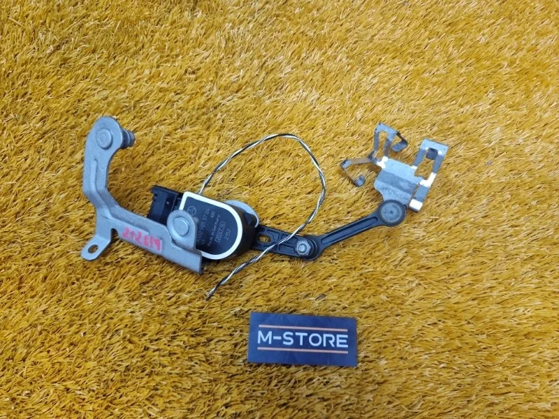 Датчик высоты дорожного просвета Mercedes-Benz E-Class 2016 A0009053704 W213 274.920, задний левый