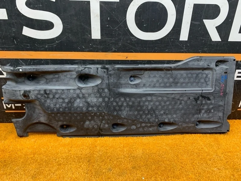 Защита днища кузова Volkswagen Tiguan 2013 5N0825202 5N CTHA, правая