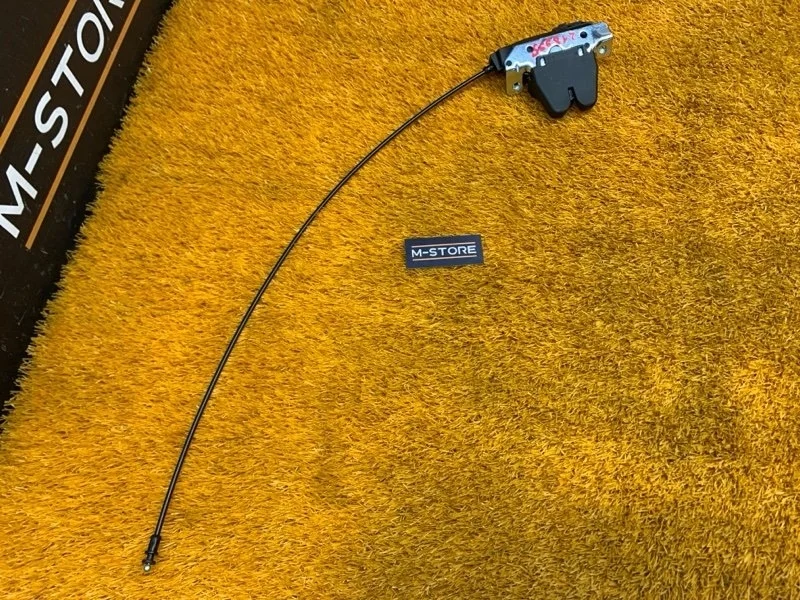 Замок багажника Mercedes-Benz C-Class 2011 A2047500185 W204 276.957