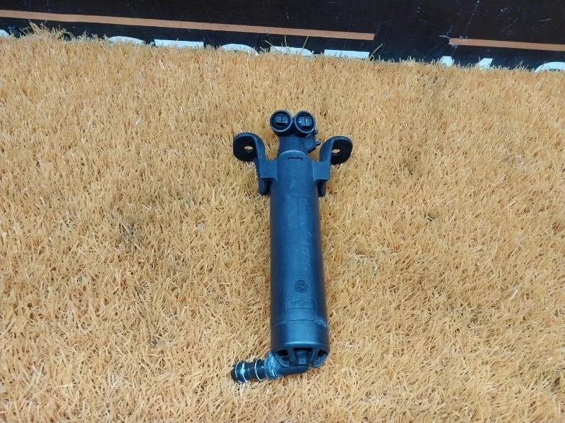 Форсунка омывателя фары Audi A3 2014 8V0955102 8V CXSA, правая