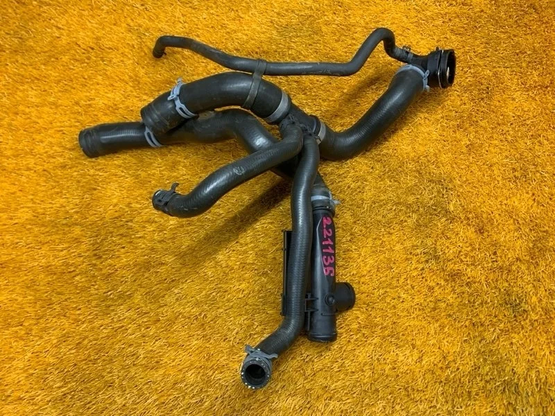 Патрубок системы охлаждения Volkswagen Tiguan 2013 5N0121070K 5N CTHD