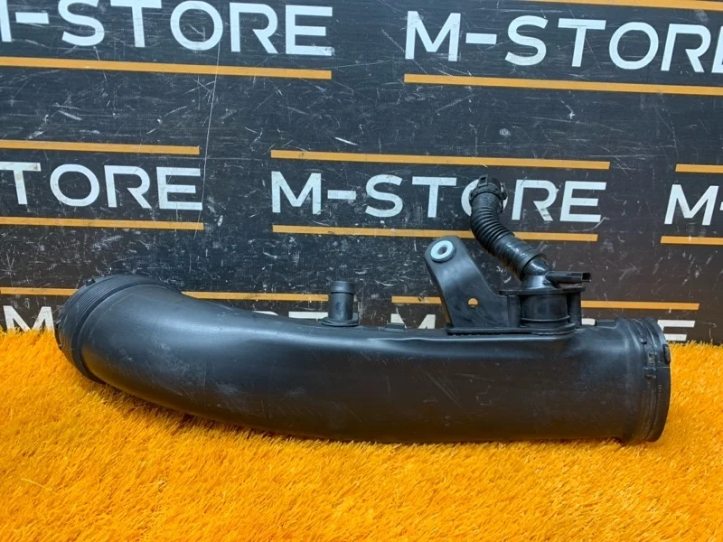 Патрубок интеркулера Bmw 7-Series 2012 13717605585 F01 N55B30A