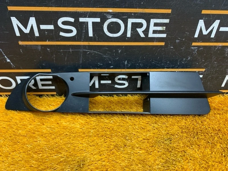 Оправа туманки Bmw 5-Series 2004 51117049244 E60 M54B30 (306S3), правая