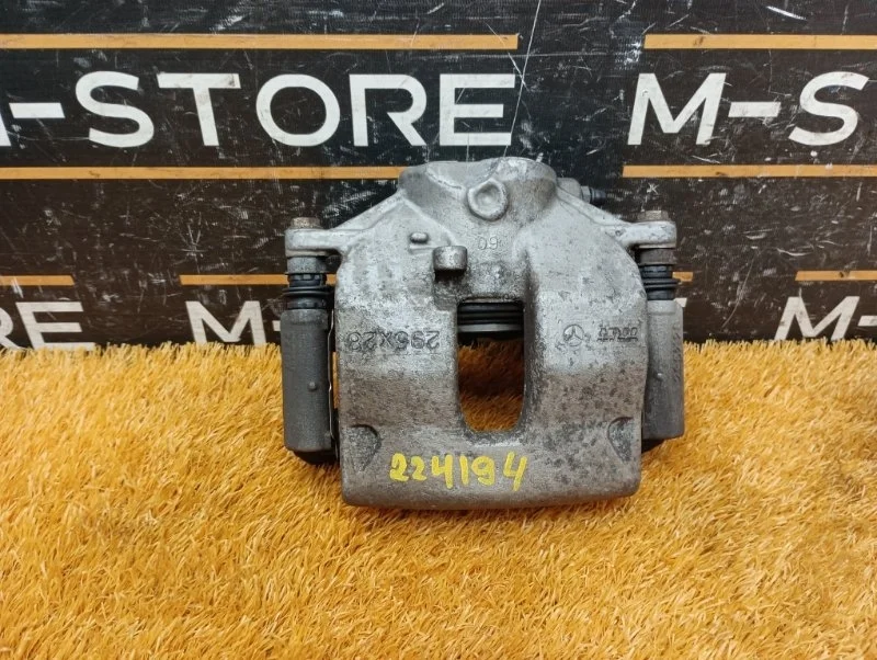 Суппорт Mercedes-Benz C-Class 2009 A2044212481 W204 272.947, передний правый