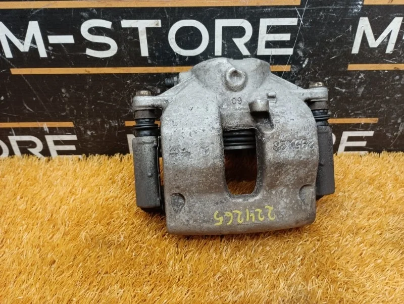 Суппорт Mercedes-Benz C-Class 2009 A2044212381 W204 272.947, передний левый