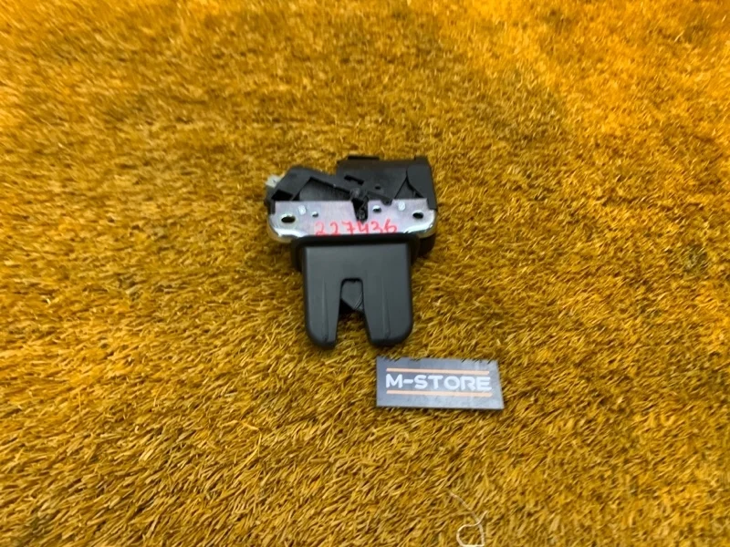 Замок багажника Audi A4 2013 4F5827505D B8/8K CDN