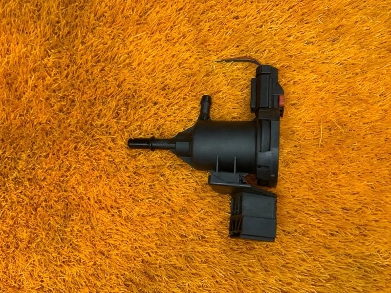 Клапан вентиляции топливного бака Mercedes-Benz E-Class 2013 A0014760532 W212 276.952