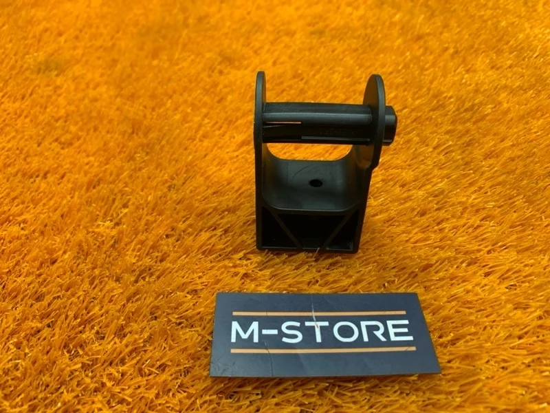 Кронштейн радиатора Volkswagen Touareg 2012 7P0121095 7P CGRA