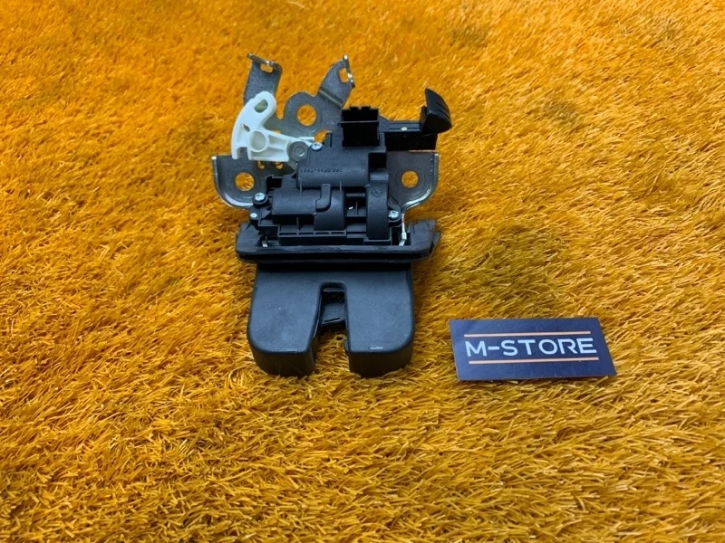 Замок багажника Audi Q5 2010 8K9827505A 8R CDNC