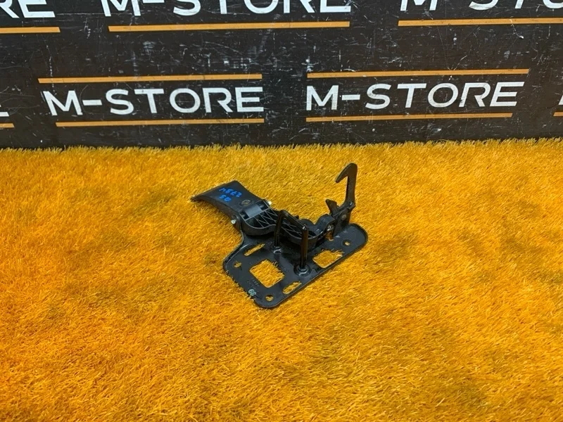 Замок капота Audi Q5 2010 8R0823480 8R CDNC