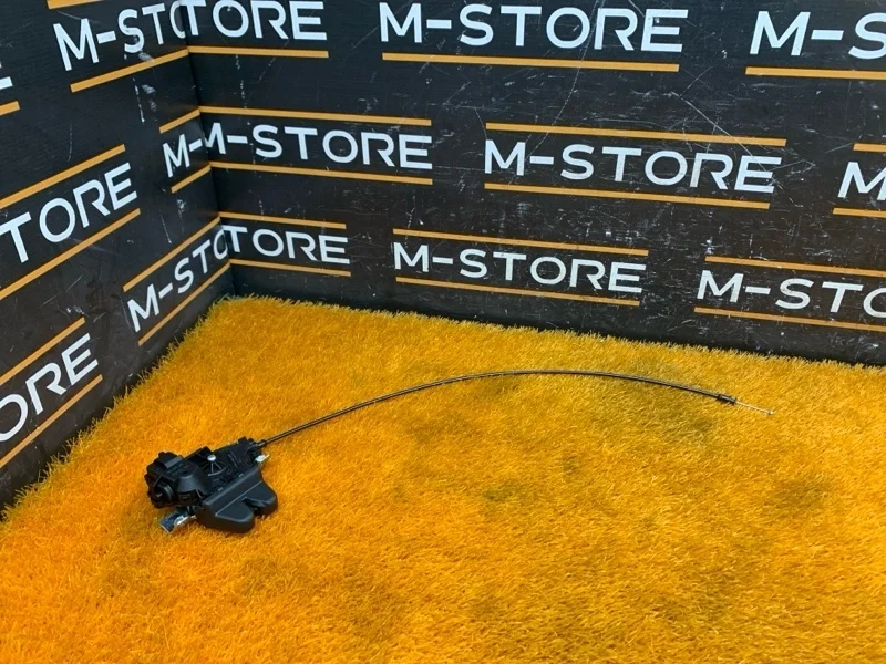 Замок багажника Mercedes-Benz C-Class 2008 A2047500185 W204 272.921