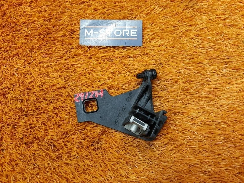 Кронштейн фары Audi A4 2013 8T0998121B B8/8K CDN, левый