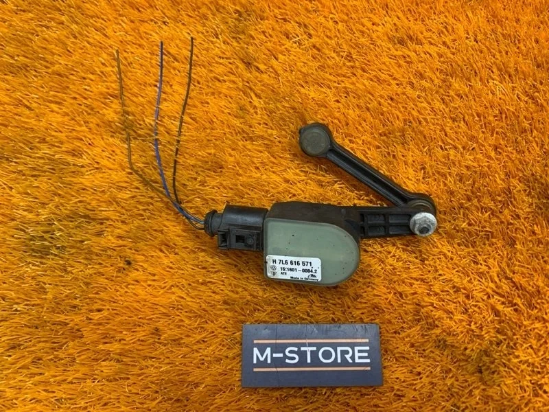 Датчик высоты дорожного просвета Audi Q7 2011 7L6616571 4LB CJTC, задний левый