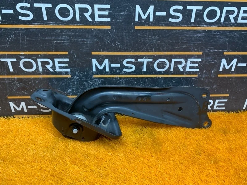 Рычаг подвески нижний Audi A3 2013 5Q0505225C 8V CXSA, задний левый