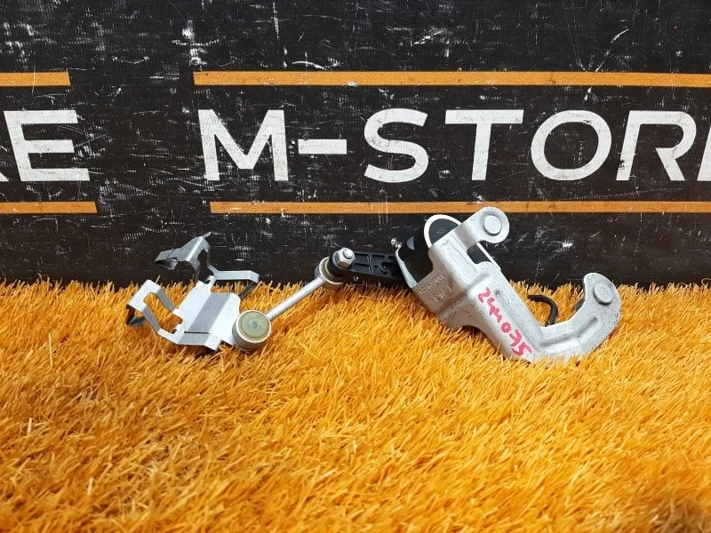 Датчик высоты дорожного просвета Mercedes-Benz C-Class 2015 A2229050503 W205 274.920, передний левый