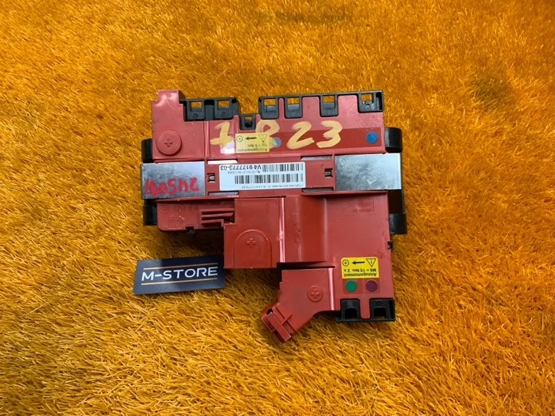 Блок предохранителей Bmw 5-Series 2010 61149177773 F10 N52B30, задний