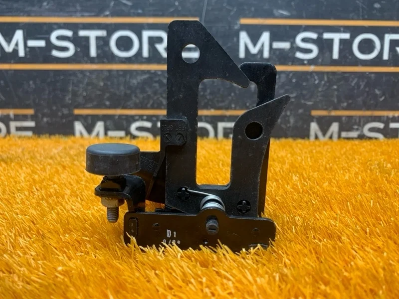 Замок капота Mercedes-Benz C-Class A2048800064 W204