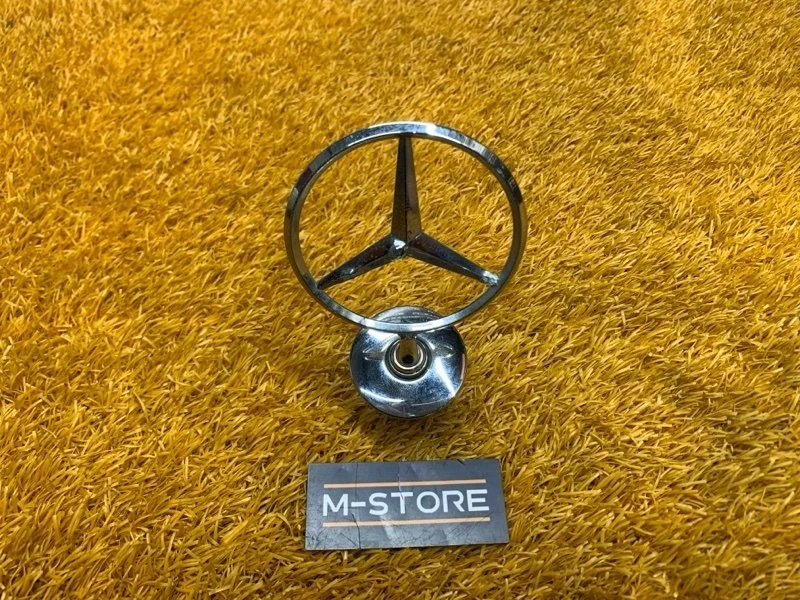 Эмблема на капот Mercedes-Benz C-Class 2009 A2218800086 W204 272.947