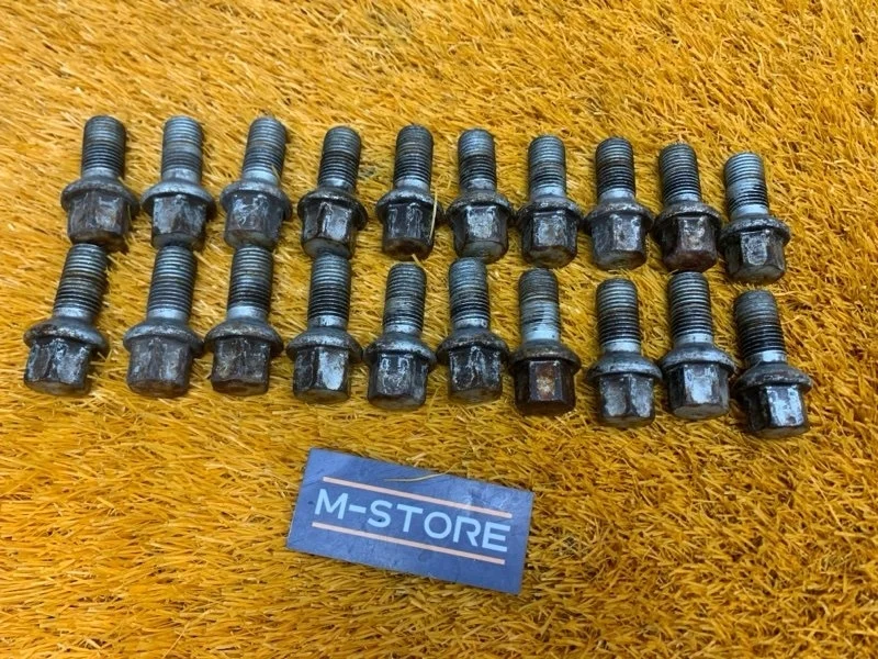 Болт колесный Mercedes-Benz E-Class 2012 A0009904907 W212 276.952