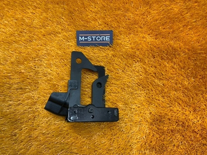 Замок капота Mercedes-Benz C-Class 2008 A2048800064 W204 272.921